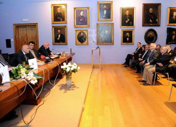 Godišnja nagrada Miko Tripalo za 2012. dodijeljena dr. Peteru Kuzmiču